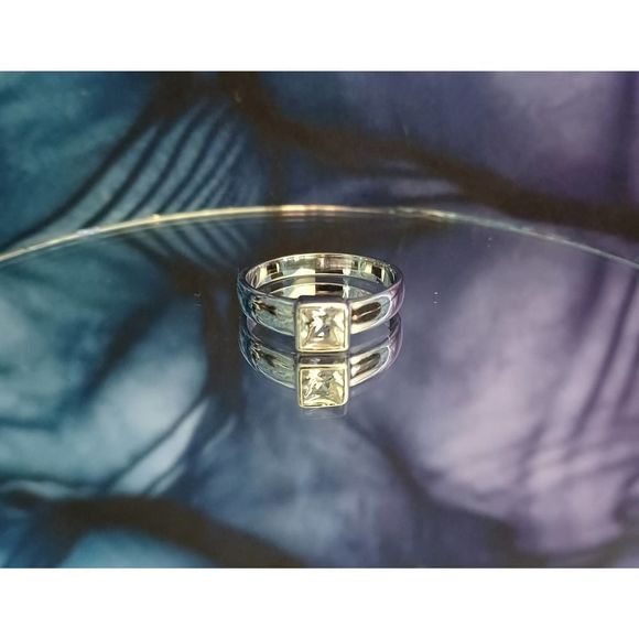 Swarovski Elements - Size 7.75 - Silver tone ring as pictured - Picture 6 of 8